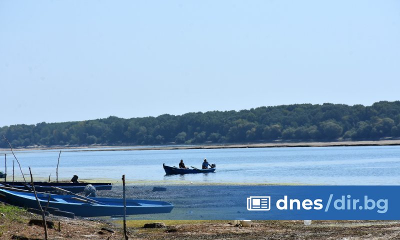 Изданието отбелязва, че всеки мигрант плащал на трафикантите най-малко 4000