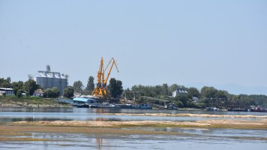 Стотици кораби спряха по Дунав заради ниски води