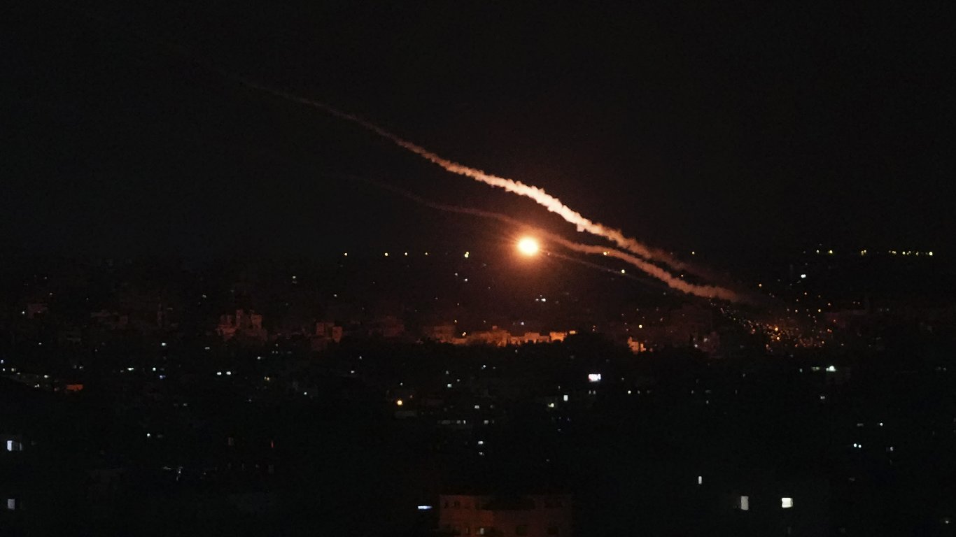 Израел нанесе въздушни удари по Газа след ракетен обстрел на град Сдерот