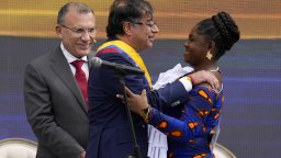 Първият ляв президент на Колумбия положи клетва (снимки)