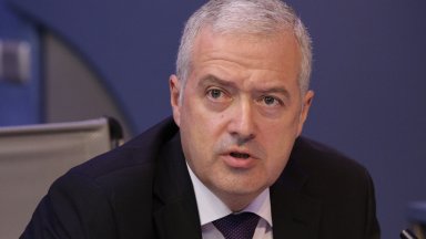 По време на разговора министърът е изразил силна загриженост и