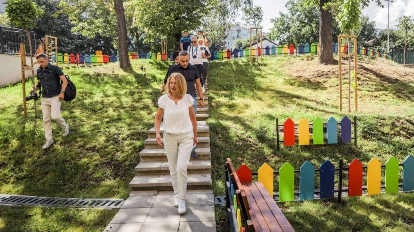 Пускат 1600 свободни места в детски градини в София от утре