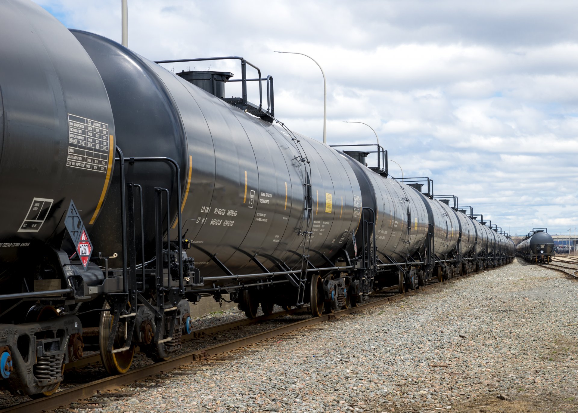 САЩ пускат на пазара още 15 милиона барела нефт от стратегическите си запаси