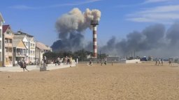 Силни експлозии в руска военновъздушна база в Крим (видео)