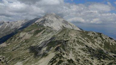 Планински спасители от Банско помогнаха на момче и момиче, загубили се край връх Вихрен