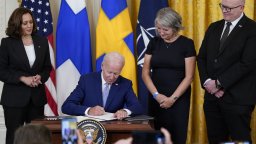 Джо Байдън парафира присъединяването на Финландия и Швеция към НАТО