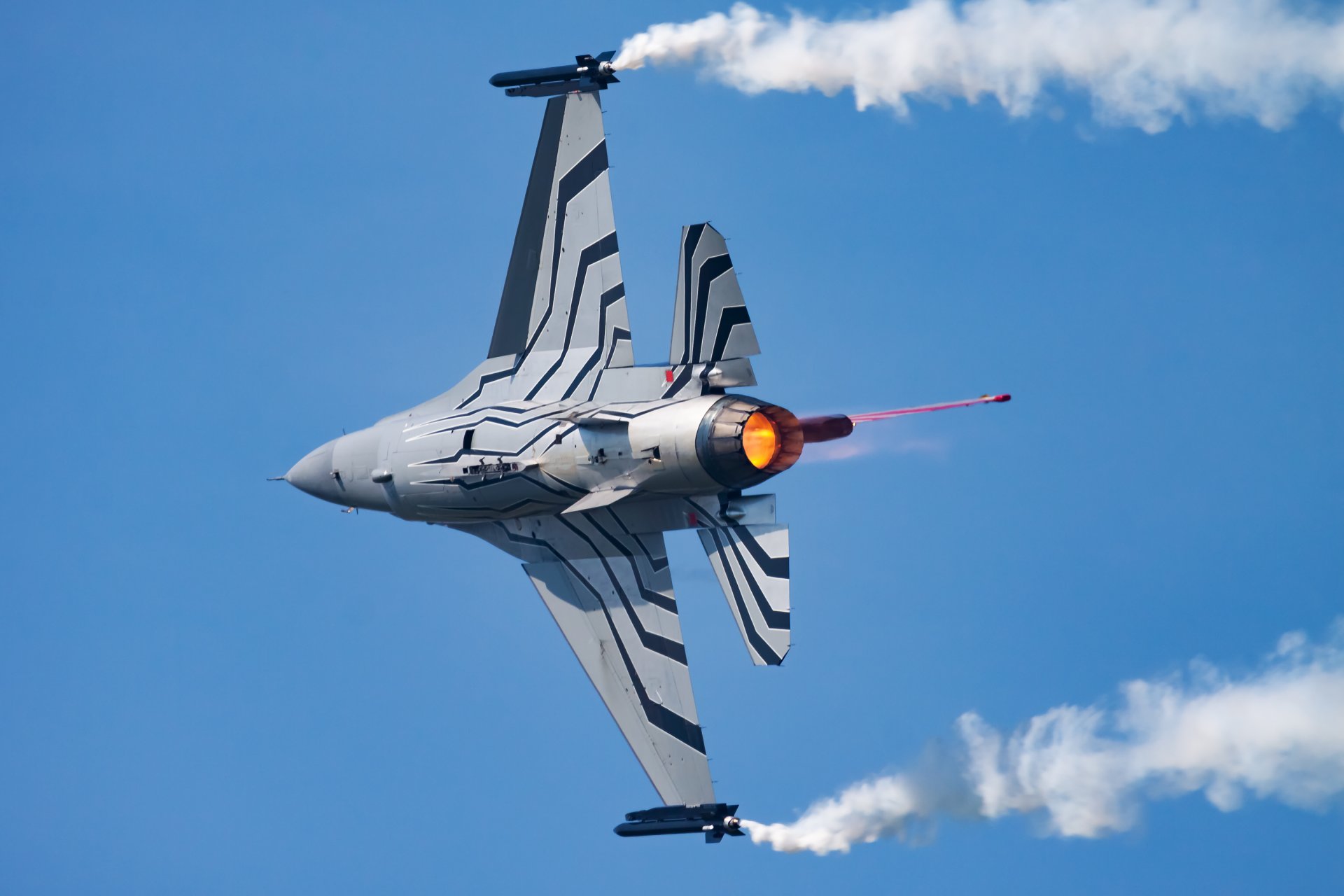 F-16