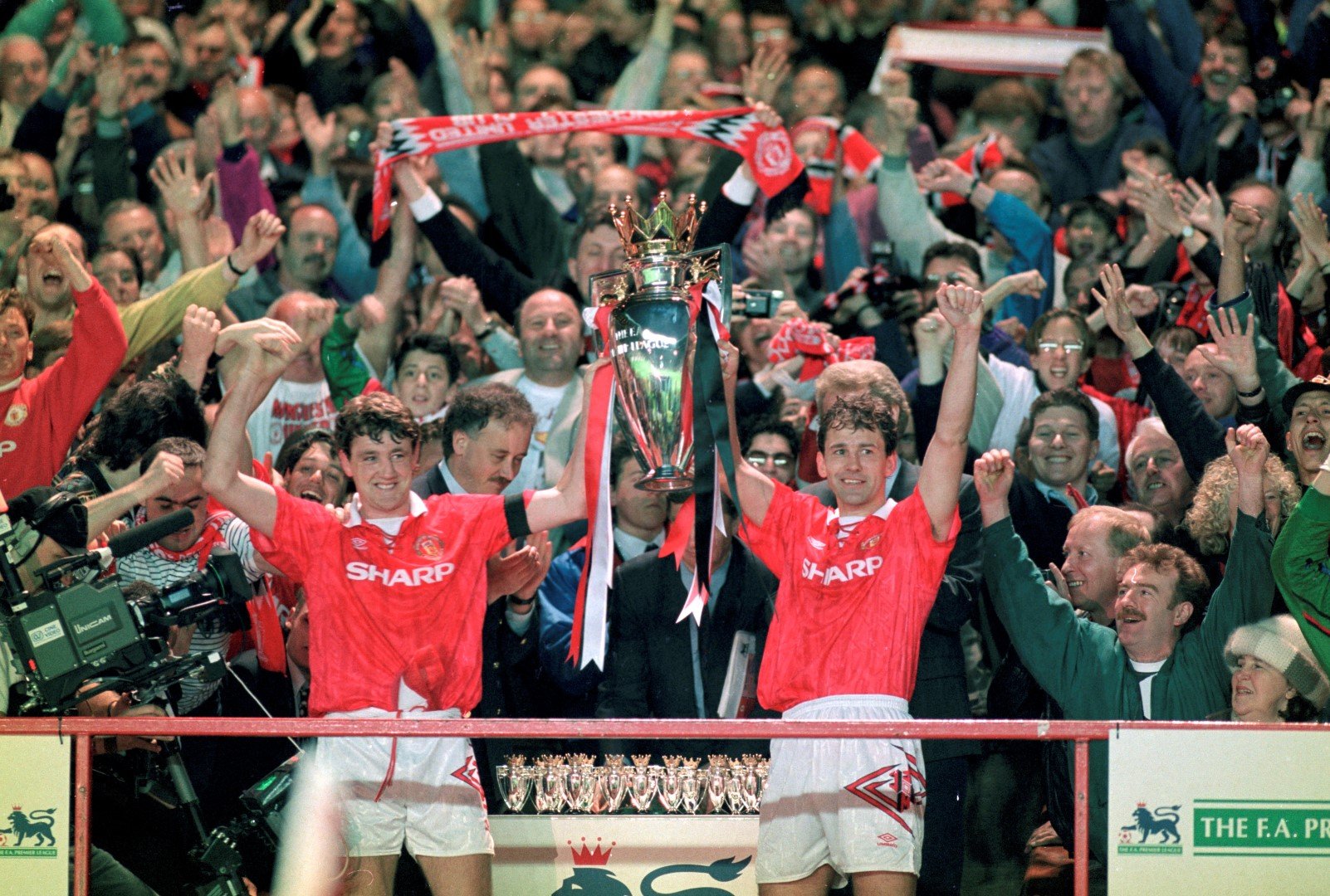 Първият шампион - Манчестър Юнайтед (1993 г.). След това "червените дяволи" спечелиха още 12 титли до 2013-а, но от десетилетие не са били на върха