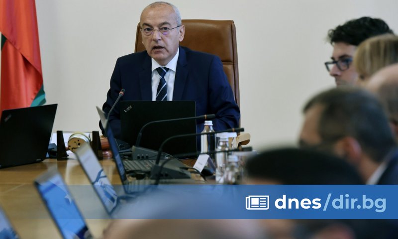 Служебният премиер Гълъб Донев призова министрите си да запазят самообладание