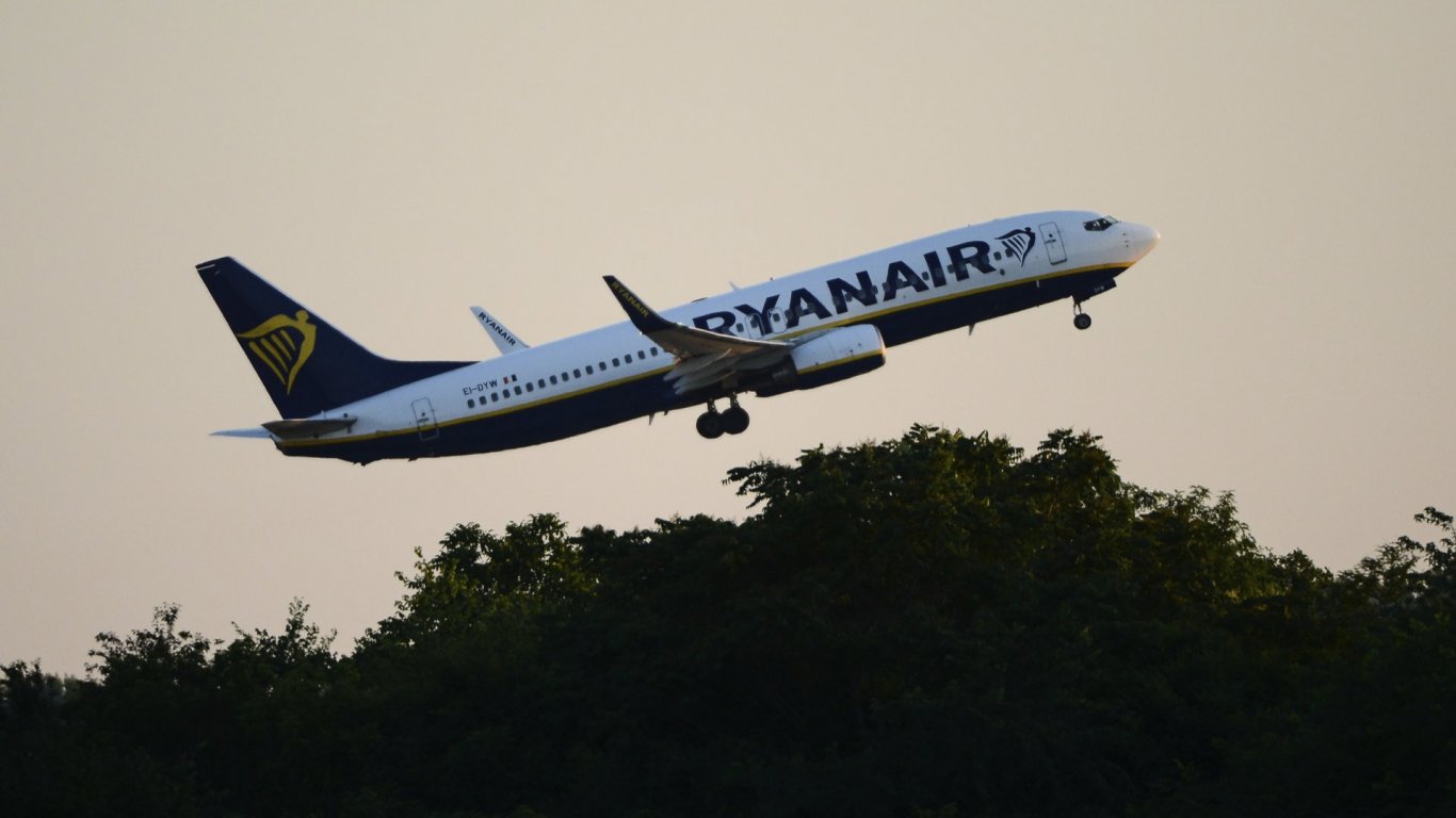 Ryanair  увеличава полетите от три лондонски летища, отчита рекордни резервации