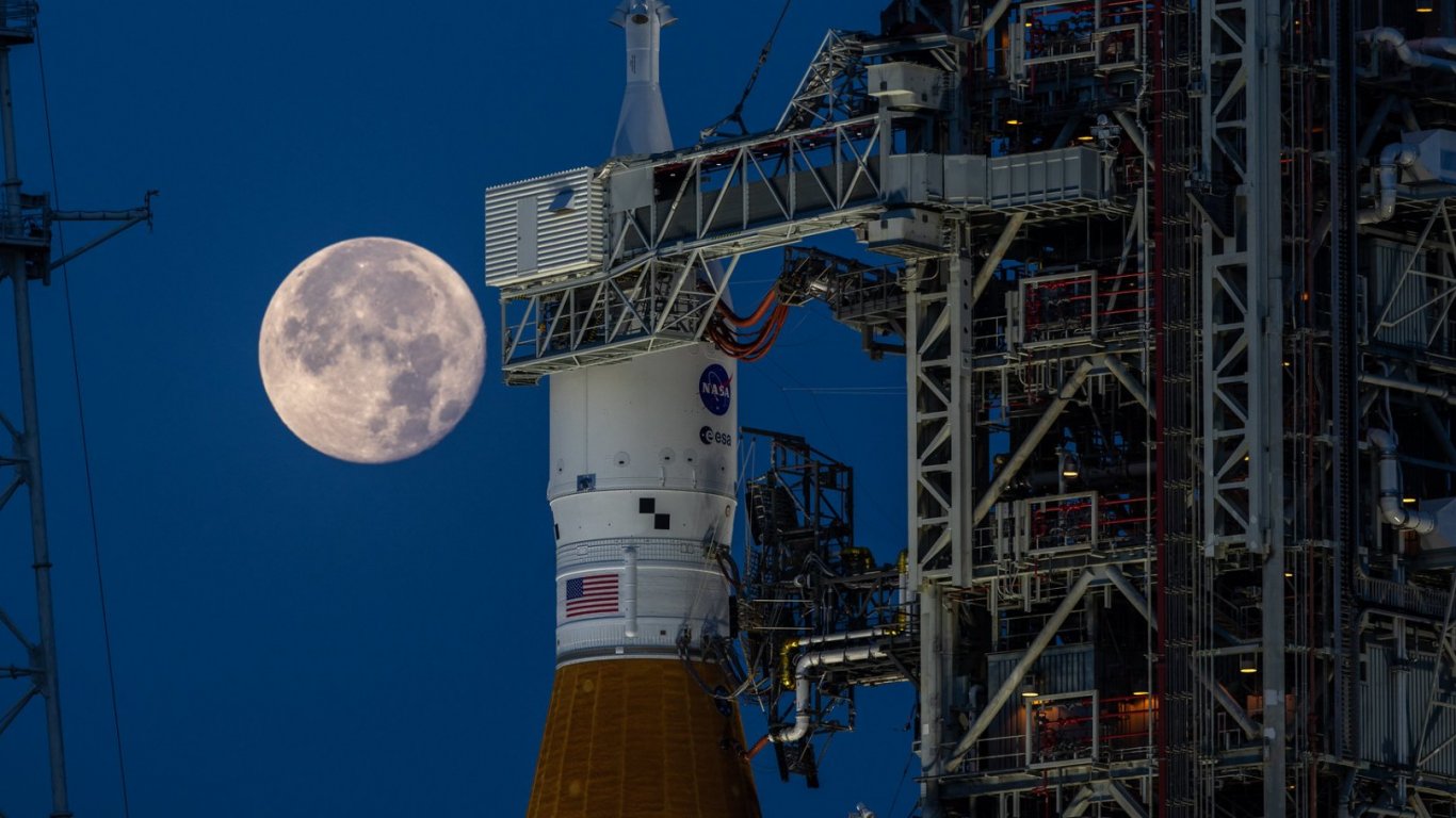 НАСА отново отложи изстрелването на мегаракетата SLS към Луната