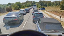 Тежка катастрофа затвори пътя Варна-Бургас, образуваха се километрични колони