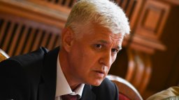 Военният министър: Армията е в постоянна бойна готовност, засилено е наблюдението в Източна България