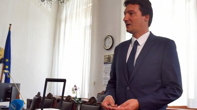 Служебният министър на правосъдието Крум Зарков призова следователите да свикат