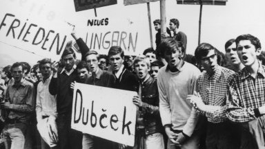 На 5 януари 1968 година в социалистическа Чехословакия на власт