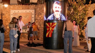 Неизвестни посегнаха на дигитален паметник на Григор Пърличев в Охрид