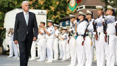 България няма много излишно оръжие да не казвам че няма