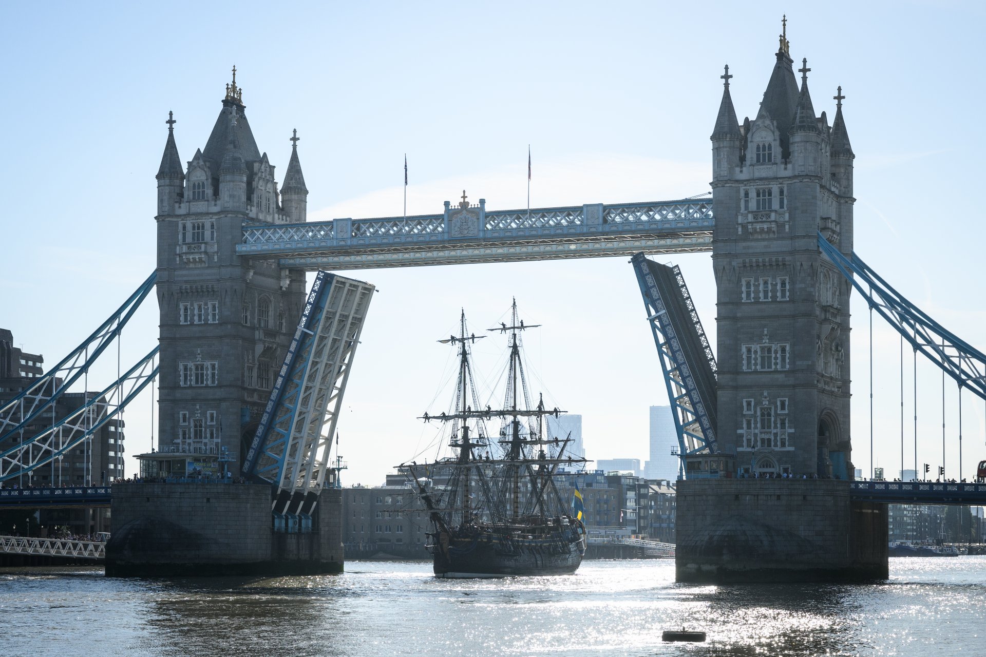 Плавателният съд е реплика на кораб, потънал близо до Гьотеборг през 1745 г. "Гцотеборг" последно посети Лондон през 2007 г.