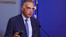 Правителството е изискало информация от службите за камиона, избухнал на Кримския мост 