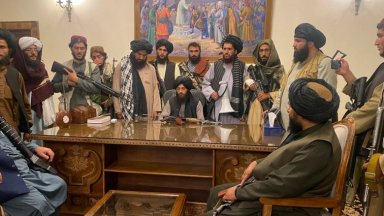 Радио Гласът на Америка обяви че от днес талибаните забраняват