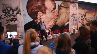 Почина Дмитрий Врубел, авторът на "Целувката на дружбата" между Брежнев и Хонекер на Берлинската стена