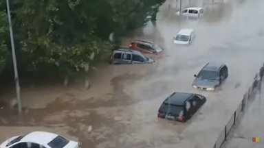 Порои удавиха Истанбул, Анкара и куп други селища в Турция (видео)