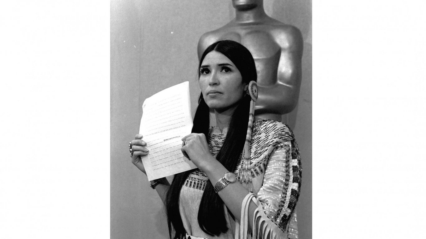 Музеят на Американската киноакадемия почете освирканата преди 50 г. на Оскарите индианска актриса