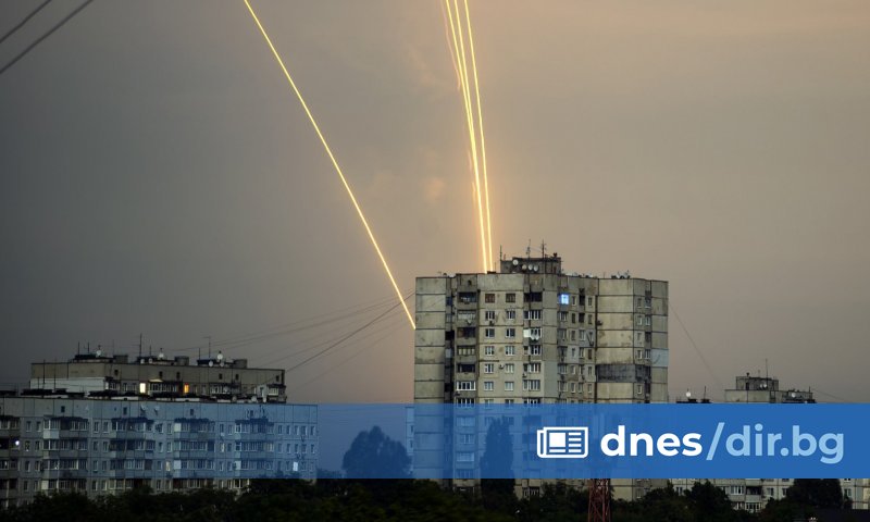 Три експлозии са били чути, а след това днес е