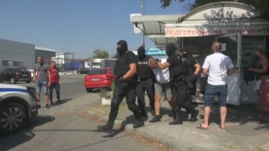 Арестуваха брокер при спецакция срещу кражбите на луксозни коли в Бургас