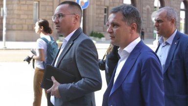 Съпредседателите на ВМРО поемат водаческите места в листите на партията