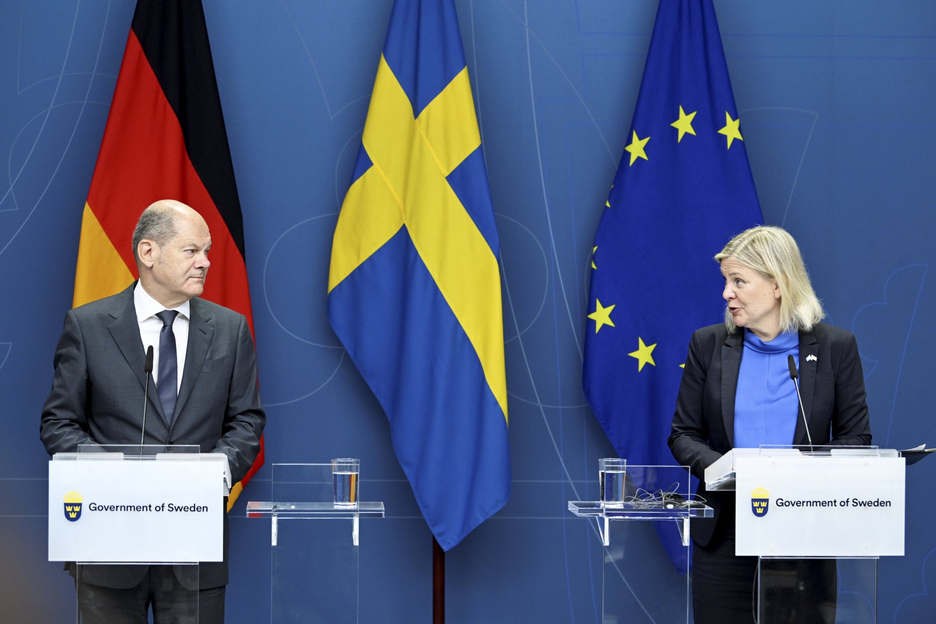 Германският канцлер Олаф Шолц и шведският министър-председател Магдалена Андерсон провеждат съвместна пресконференция в Стокхолм, вторник, 16 август 2022 г.