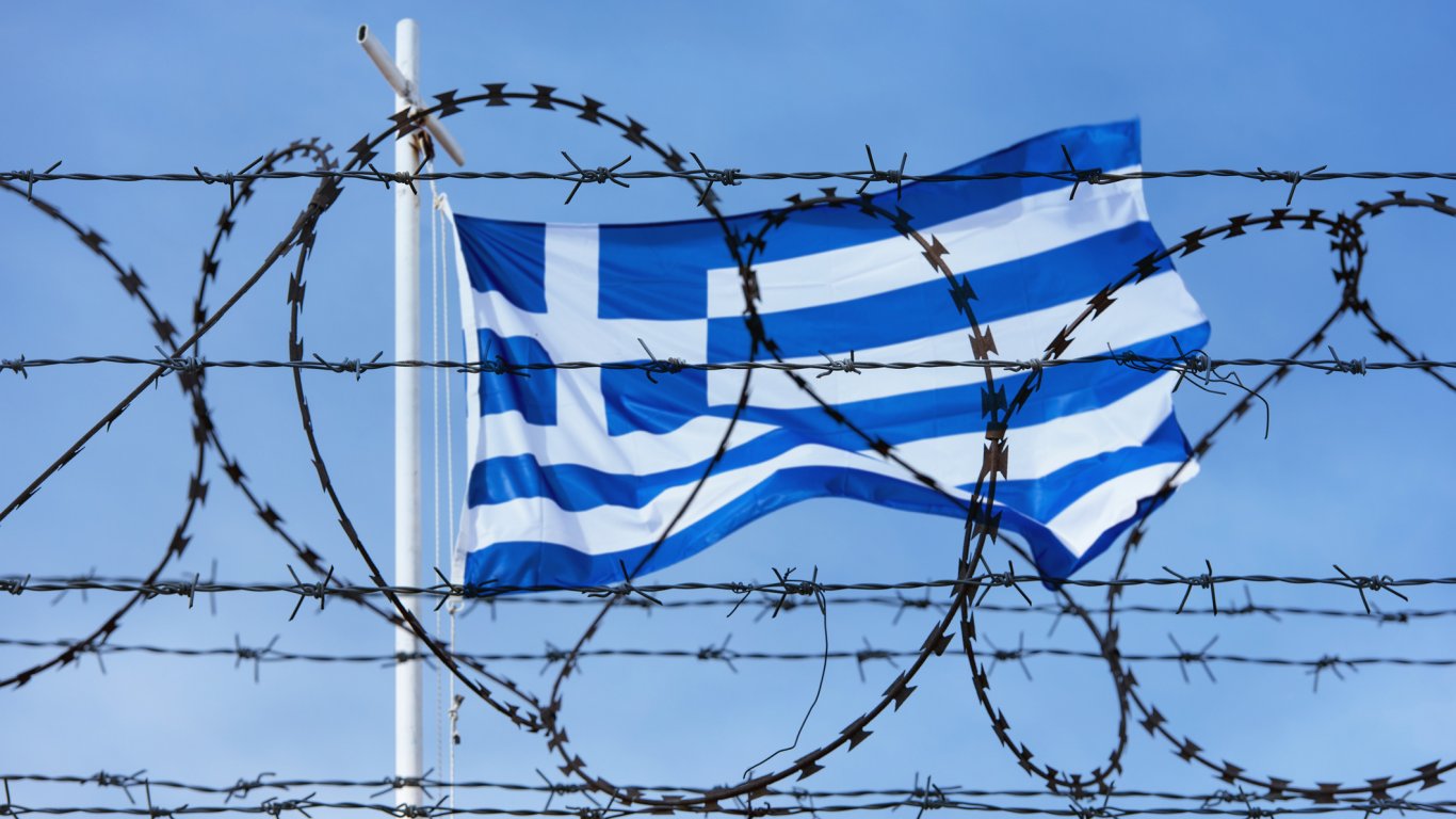 Китайските, турските и руските инвеститори обръщат гръб на гръцките "златни визи"