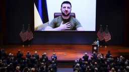 Защо Зеленски не е предупредил украинците за руската инвазия