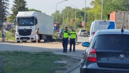 Тировете, които пътуват към Румъния през Русе, ще бъдат спирани за изчакване в централната част на страната