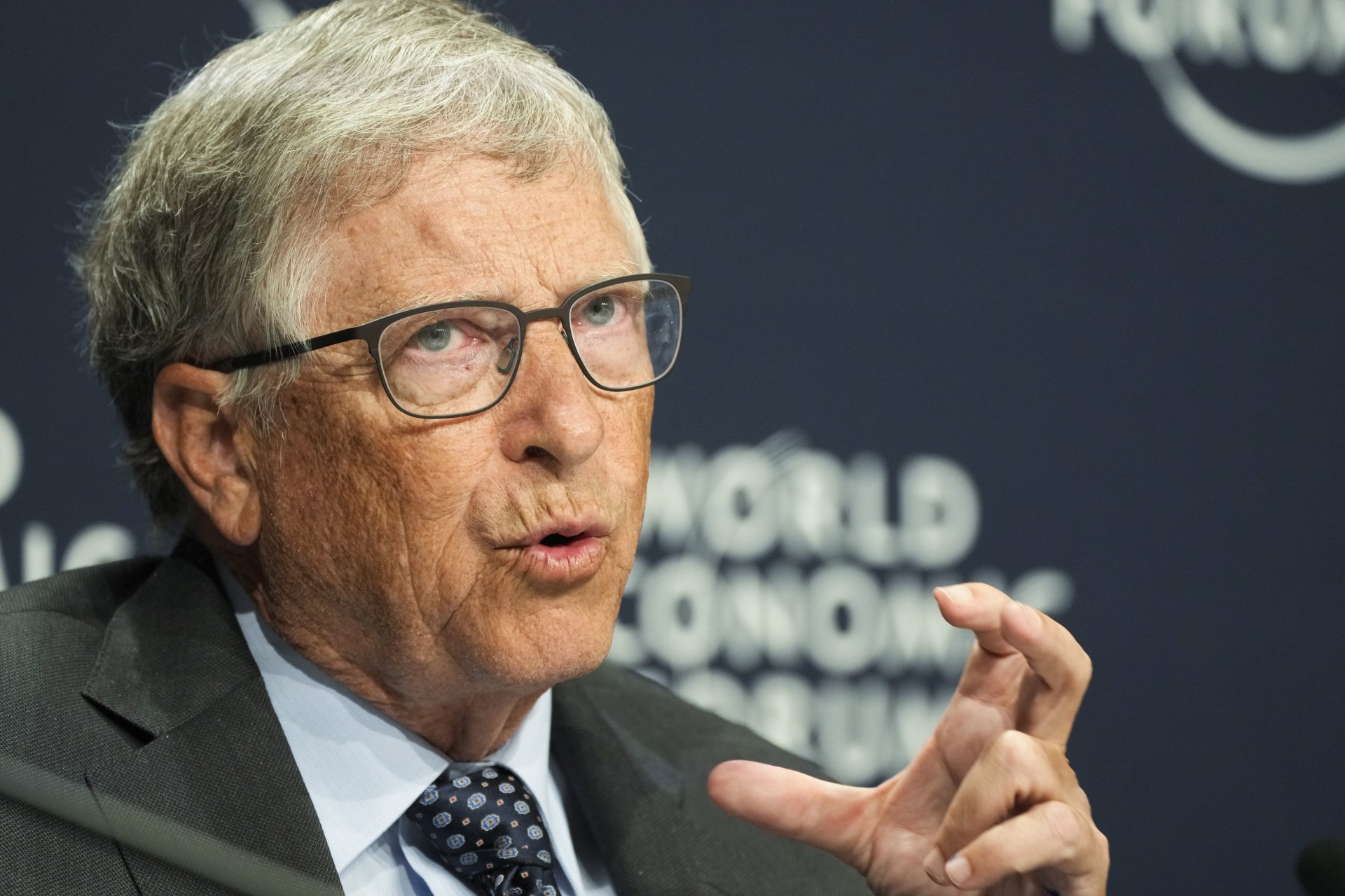 Бил Гейтс: Ползването на частен самолет е оправдано, щом е за каузата за борба с климатичните промени