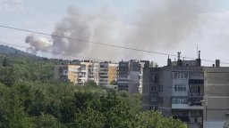 Пожарът край Казанлък отново се разгоря 