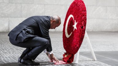 Ердоган явно се възползва буквално от всичко - включително от войната. Ето как го прави