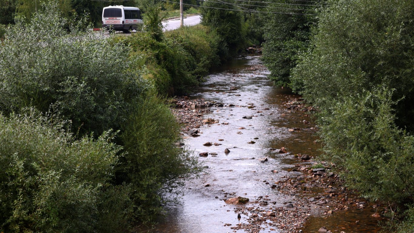 Река Искрецка в село Свидня, 17 август 2022