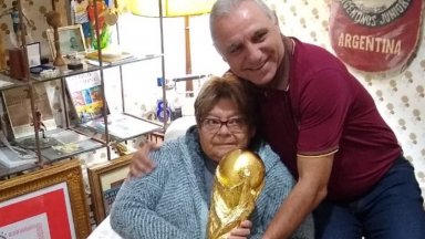 Сестрата на Марадона прие Стоичков в къщата на аржентинския мит 