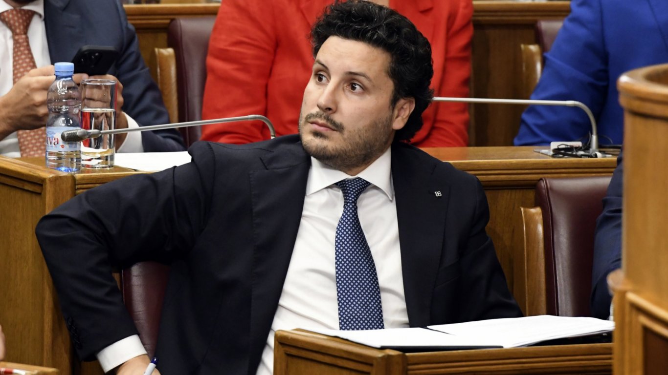 Парламентът на Черна гора гласува вот на недоверие на правителството на Дритан Абазович