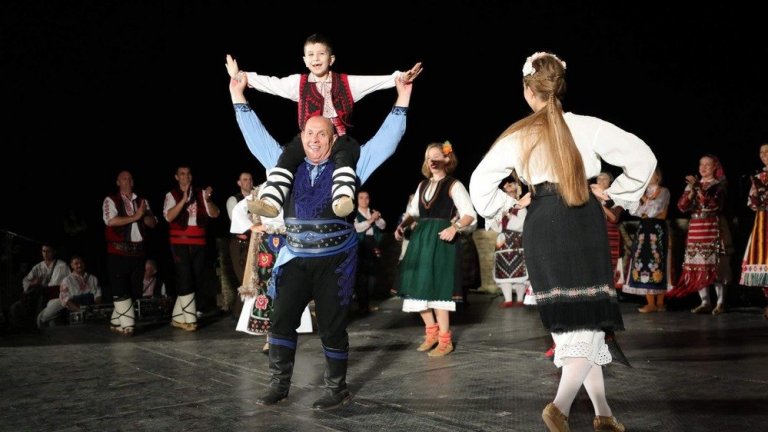 С конкурси и надигравания продължава вторият ден на Фестивала на народната носия в Жеравна