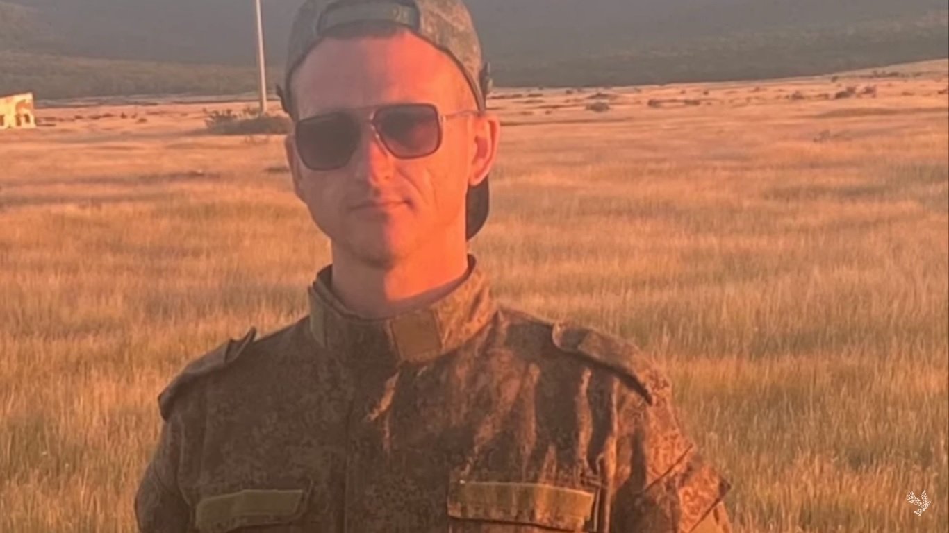 От първо лице – монологът на руски десантчик, воювал в Украйна, който написа книга и напусна Русия