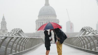 На фона на покачващите се разходи за живот във Великобритания