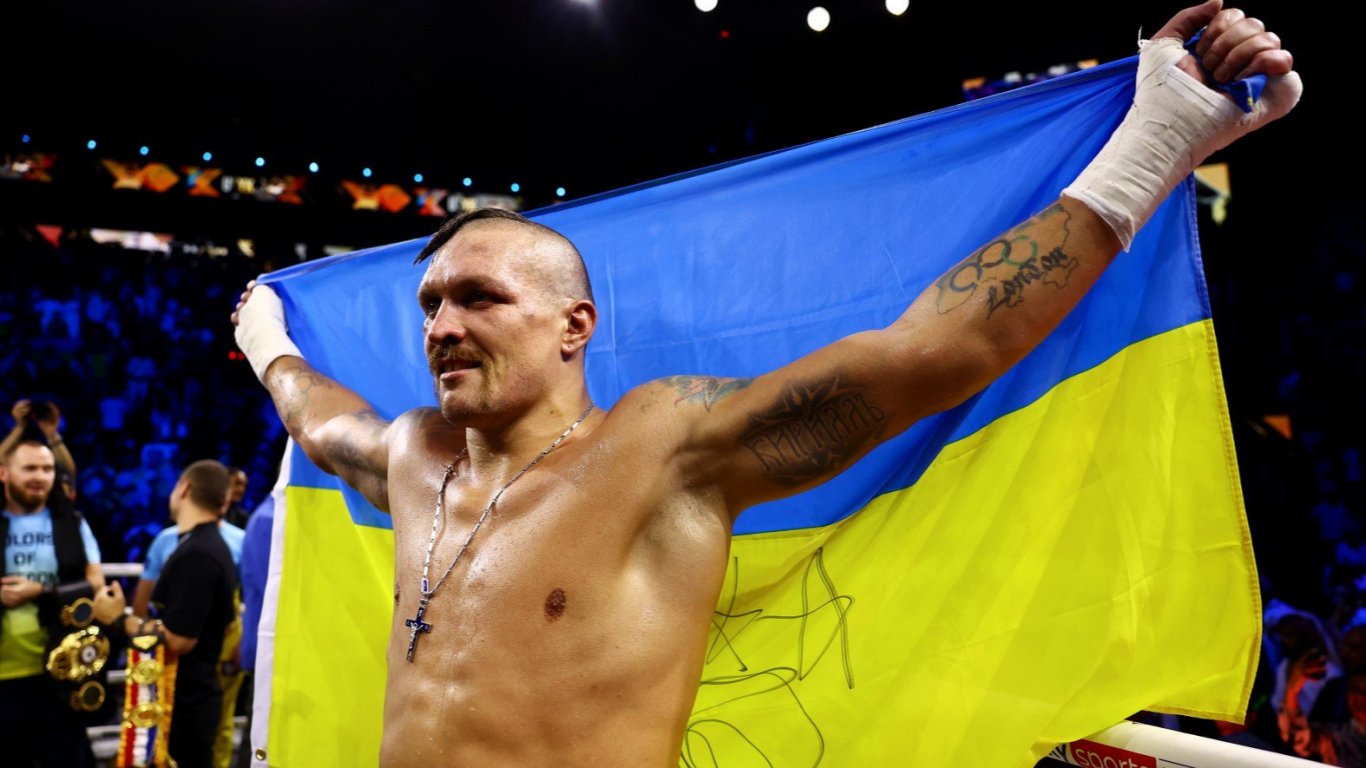 Усик смени бокса с футбол, подписа с тим от елита на Украйна