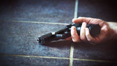 В резултат на насилието са пострадали още пет човека но