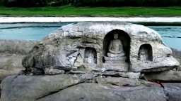 Древни будистки статуи на 600 години се появиха от намаляващите води на река Яндзъ