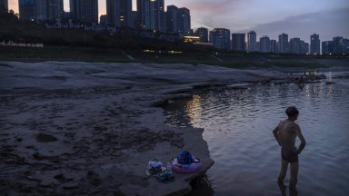 Понижаването на нивото на водата на река Яндзъ разкри потопен