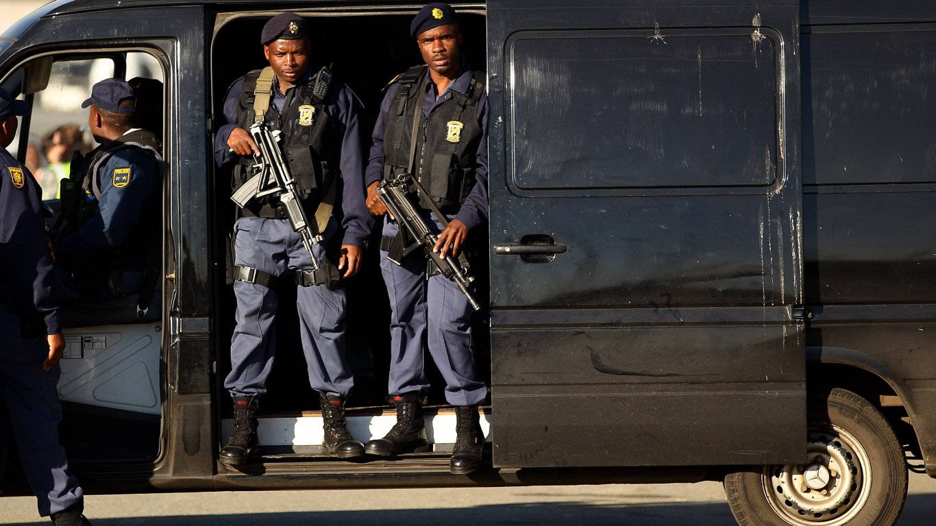 Масовото изнасилване на манекенки край Йоханесбург: Кои са "зама-зама" и защо ги подозират?