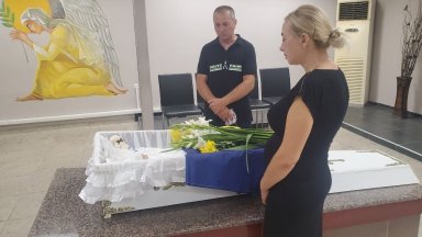 Бременната в петия месец украинка Олга пристига сама в България