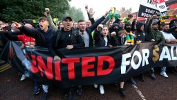 В Англия се усъмниха: Глейзър изобщо не смята да продава Юнайтед